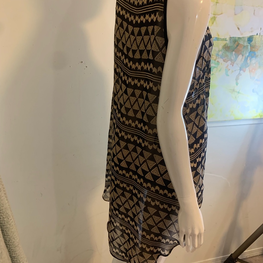 Sleeveless Blouse - Picture 3 of 4